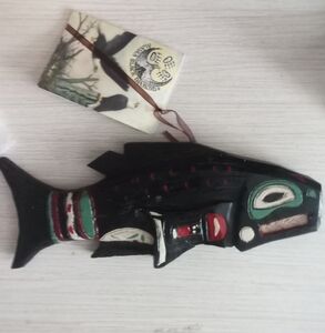Alaska Black Diamond Handcarved Salmon Small Totem Artist Ray Moore Signed NWT